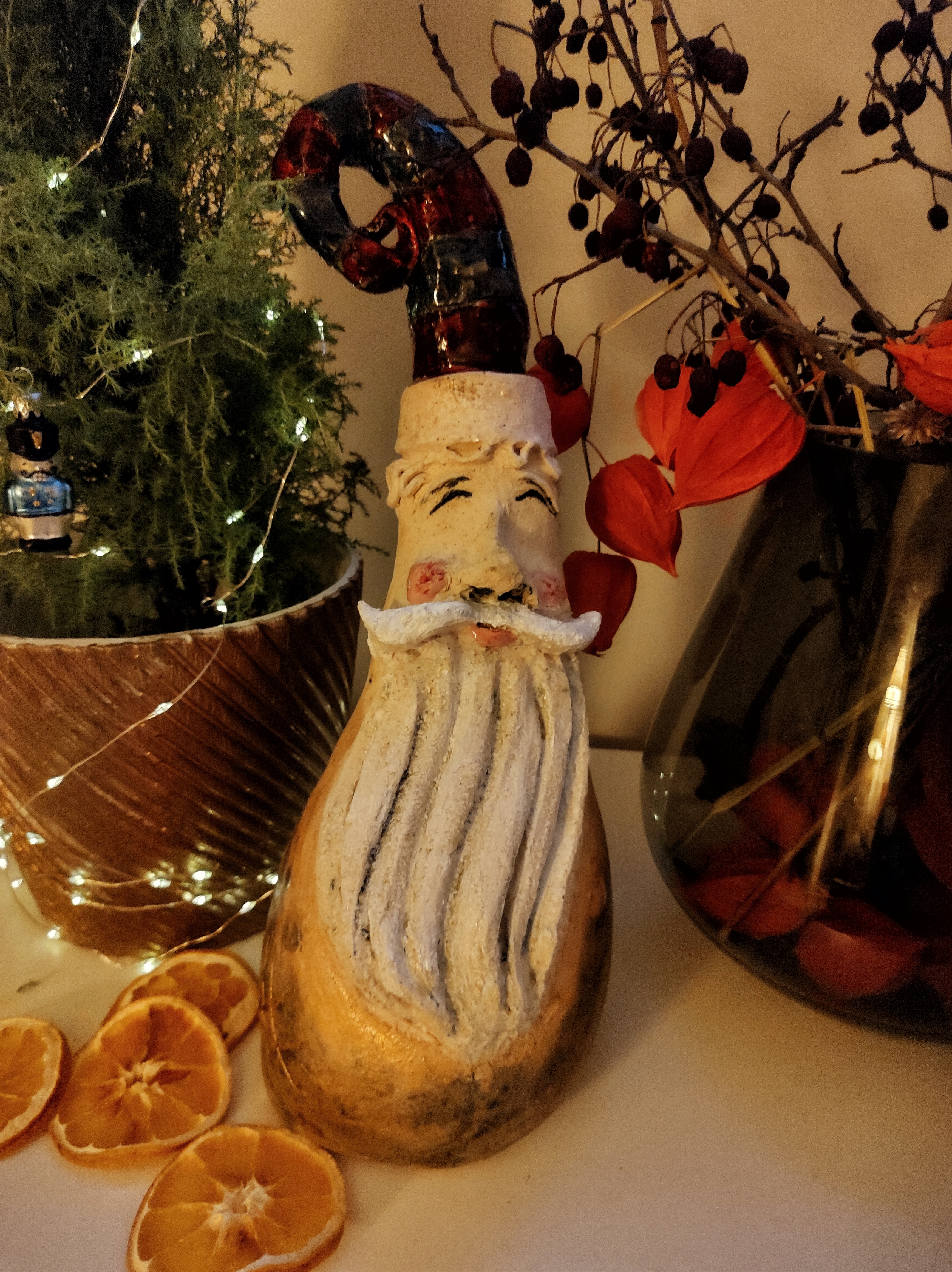 Forma przestrzenna: ceramiczny święty Mikołaj